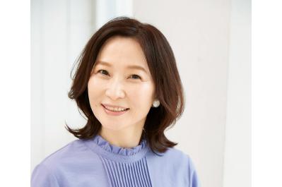 大人エレガントは【S字カール】がポイント！ 最旬ミディアムヘアスタイル2選