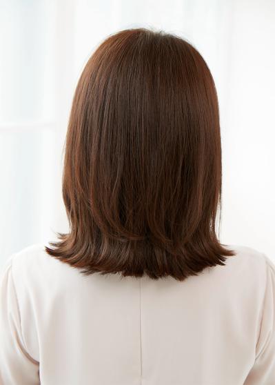 首元のくびれであか抜けた印象になる【50代からの外ハネミディアム】2選（サムネイル画像7）