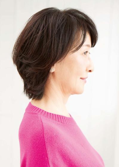 小顔効果が期待できる！【ひし形シルエット】の大人ミディアムヘアスタイル2選（サムネイル画像3）