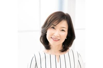 小顔効果が期待できる！【ひし形シルエット】の大人ミディアムヘアスタイル2選