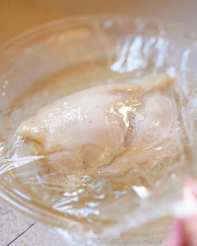 79歳・石原洋子さんの【電子レンジごはん】鶏むね肉をしっとり蒸し鶏にする基本とアレンジ2品（サムネイル画像5）