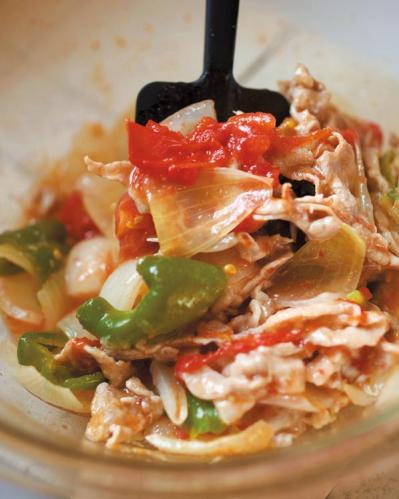 79歳・料理研究家の「食べて元気」電子レンジごはん：豚こまとトマトのとろみ炒めは8分で完成（サムネイル画像5）