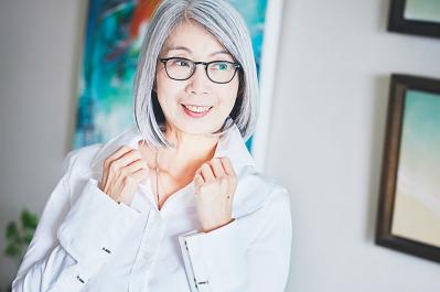 お尻を隠したいなら“真ん中より少し下まで”がベスト！？60代カジュアルをあか抜けさせる着こなし術
