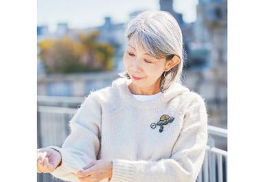 「いつか着るかも」をやめたら軽くなった。60歳・山岡まさえさんの“毎日の服”の選び方