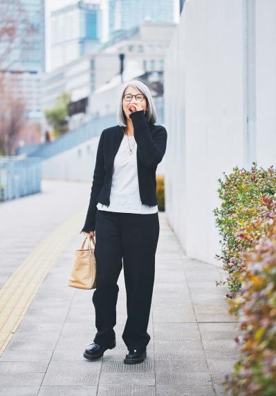 「いつか着るかも」をやめたら軽くなった。60歳・山岡まさえさんの“毎日の服”の選び方（サムネイル画像5）