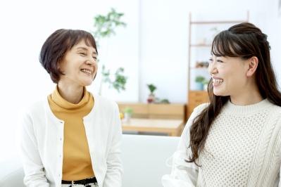 母と娘は無理に仲よくしなくていい––––カウンセラー横山真香さんに聞く、心を守る「境界線」と距離感の整え方（サムネイル画像3）