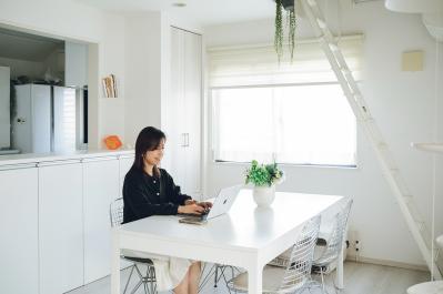 ソファを手放して掃除がラクに！家事が軽くなる「持たない暮らし」5つの工夫（サムネイル画像）