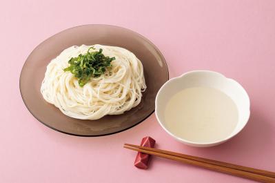 そうめんをゆでるときに入れるだけ。タンパク質の流出を抑える調味料とは？
