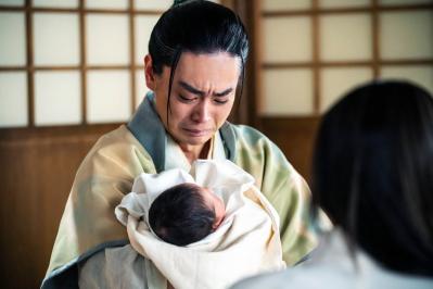 【豊臣兄弟！】最後の力を振り絞り、戦場へと向かう竹中半兵衛（菅田将暉）。荒木村重（トータス松本）のクズ男ぶりも見もの！（サムネイル画像6）