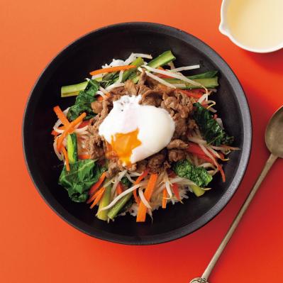 下味も仕上げも「お酢」が決め手！野菜も肉もおいしくなる【韓国風ビビンバ丼】（サムネイル画像2）