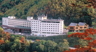 夏に行きたい北海道の温泉宿3選【阿寒湖・新冠・層雲峡】涼風に包まれる露天風呂と海景色　（サムネイル画像12）