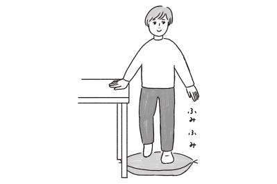 雨の日は散歩の代わりにこれ。座布団1枚で脚力とバランス感覚を鍛える簡単トレーニング