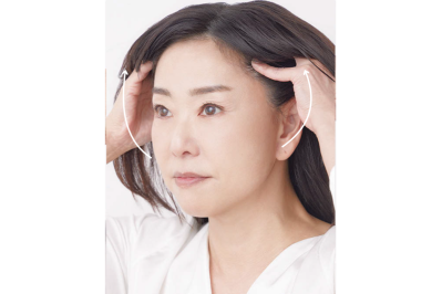 朝のスタイリングがラクになる「夜ブロー」習慣とは？ 69歳でもツヤ髪を保つ天野佳代子さんのルーティン（サムネイル画像6）