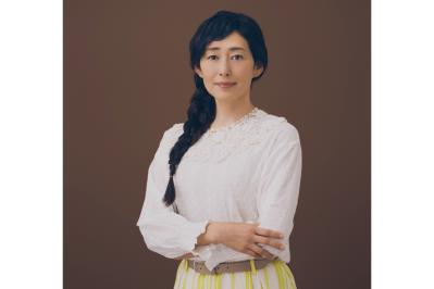 「こんな木村多江さん見たことない」歌って踊る主演舞台『わたしの書、頁を図る』の魅力とは