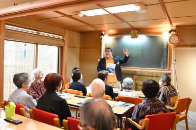 実際の授業はどんなふうに行われている？認知症ケアから生まれた「おとなの学校」潜入レポート（サムネイル画像2）