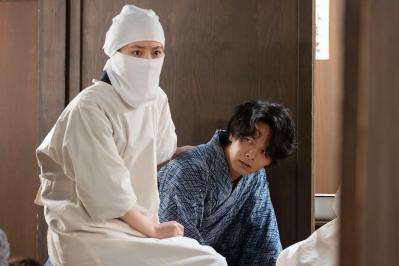 朝ドラ『風、薫る』遺体だと思ったら動いた！中村倫也“藤次”の正体と、去り際に残した一言（サムネイル画像6）