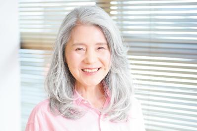 50代以上専門【えがお美容室】に全国から通う理由とは？ 白髪・髪質変化に寄り添う提案と自宅で再現できる大人ヘア（サムネイル画像）