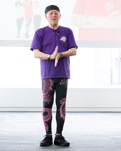 72歳・デューク更家の「健康になる歩き方」レッスン。合言葉は「気がついたら100歳だった！」（サムネイル画像19）