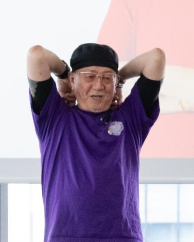 72歳・デューク更家の「健康になる歩き方」レッスン。合言葉は「気がついたら100歳だった！」（サムネイル画像4）