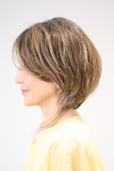 白髪もパサつきもあきらめない。62歳・63歳の「えがお美容室」お悩み解決ヘア2実例（ボブ＆ウルフレイヤー）（サムネイル画像4）