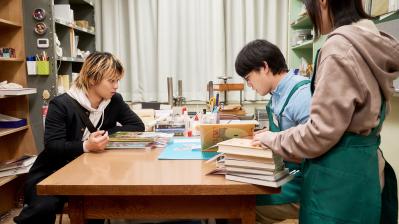 NHK夜ドラ【税金で買った本】第3回のあらすじは？ アルバイトをクビになった石平（奥平大兼）が再び図書館へ！（ネタバレあり）（サムネイル画像3）