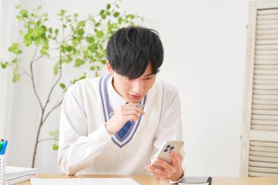 「人生から逃げている気がする」高校生の息子を心配する母へ。美輪明宏さんの“見守る”人生相談