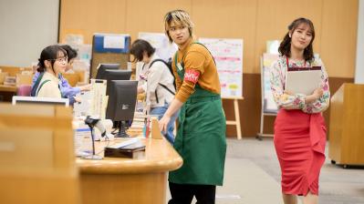 NHK夜ドラ【税金で買った本】第17回のあらすじは？ 異動してきた正規職員・茉莉野美波（大友花恋）が高飛車！（ネタバレあり）（サムネイル画像4）