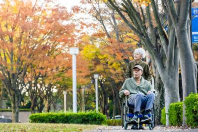 親の「最期は家で」にどう向き合う？説得しない会話のコツと、支援の整え方