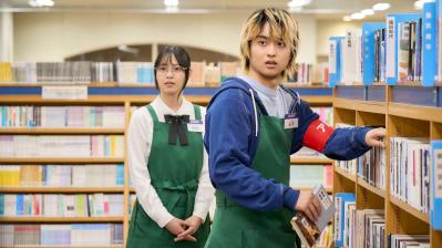 NHK夜ドラ【税金で買った本】第18回のあらすじは？ 本が多すぎて、書架がいっぱいに。紀一（奥平大兼）はどうする？（ネタバレあり）（サムネイル画像2）