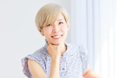 ヘアメイク職人・化け子さん流「きれいになるには執着しない」完璧ルーティンをリセットして見えた、本当に必要な習慣とは？