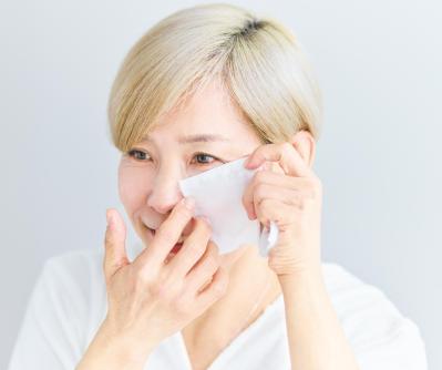 ヘアメイク職人・化け子さんに学ぶ、大人肌と髪の「落とすケア」習慣と薄づきメイクのコツ（サムネイル画像7）