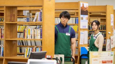 NHK夜ドラ【税金で買った本】第23回のあらすじは？ ヤンキー高校生・紀一（奥平大兼）、灰坂（新原泰佑）の屈折した家族関係に驚き…（ネタバレあり）（サムネイル画像2）