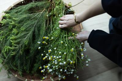 はじめてのハーブ蒸留は鍋でOK！ローズマリーの芳香蒸留水を作る6ステップ（サムネイル画像2）