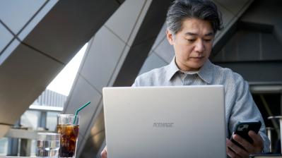 NHK夜ドラ【税金で買った本】第28回のあらすじは？ 紀一（奥平大兼）、母・りょうこ（矢田亜希子）から知らされた父（平山浩行）の衝撃の真実とは…（ネタバレあり）（サムネイル画像2）