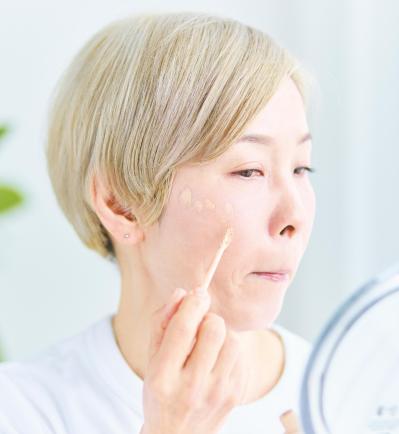 ヘアメイク職人・化け子さん【大人の肌・髪の悩み相談室】シミの厚塗り・たるみクマ・薄毛見えを自然に整えるコツ（サムネイル画像5）