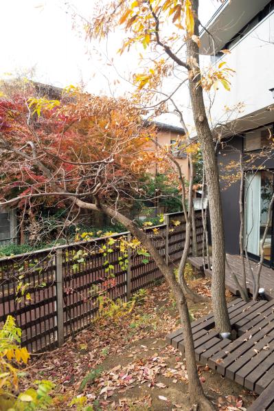 暗渠の小川跡を「渓流の庭」に再現した雑木の庭実例。果樹、野菜の収穫もできる！（サムネイル画像4）