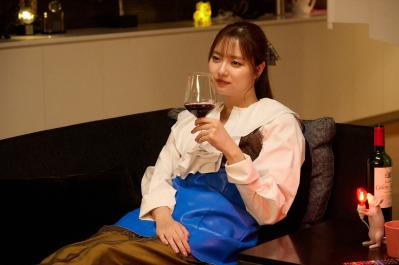 テレ東・新ドラマ【妻を引退します】第3話「元天才子役の逆襲」のあらすじは？ 元天才子役・鮎川穂奈未（朝日奈央）に再びオーディションのチャンスが舞い込んできた！（ネタバレあり）（サムネイル画像4）