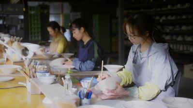 10月26日スタート！NHK夜ドラ【青い花 器の森】第1回のあらすじは？ （ネタバレあり）（サムネイル画像2）