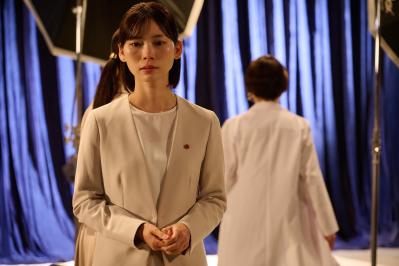 テレ東・ドラマ【妻を引退します】第4話「絡み合う20年前の因縁」のあらすじは？ 元天才子役・鮎川穂奈未（朝日奈央）が準主役に！（ネタバレあり）（サムネイル画像2）